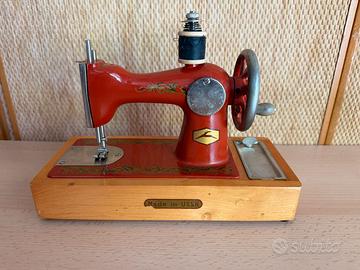 Macchina da cucire giocattolo vintage Orsha