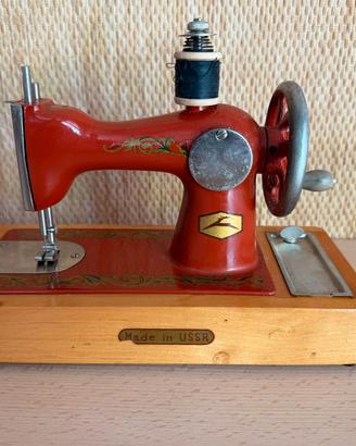Macchina da cucire giocattolo vintage Orsha
