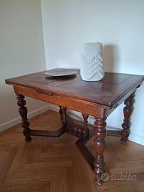 Tavolo antico in legno massello di noce