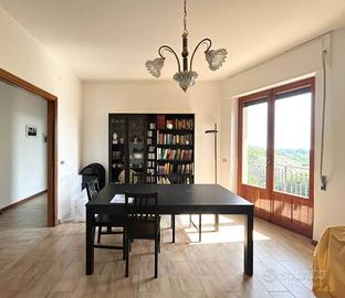 Villa di 167 m² con più di 5 locali e box auto a F