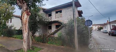 Abitazione indipendente al grezzo (villa / bifamil