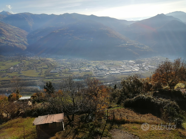 Casa con cortile e due taverne