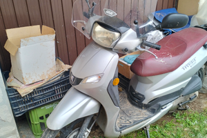 Scooter Peugeot tweet 50
