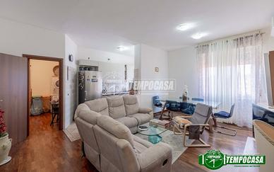 AMPIO TRILOCALE CON BALCONE