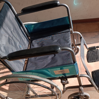 Come nuova carrozzina per anziani