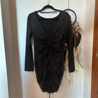 Tubino nero a maniche lunghe