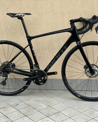 BICICLETTA DA CORSA IN CARBONIO GIANT DEFY 2022