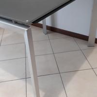 Tavolo allungabile in vetro temperato grigio