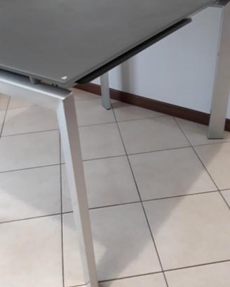 Tavolo allungabile in vetro temperato grigio
