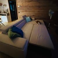 Divano letto con penisola contenitrice