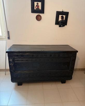 Cassapanca Sarda Tradizionale Intagliata a Mano 