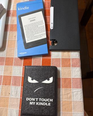 Kindle eBook con custodia e alimentatore originale