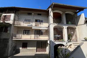 CASA SEMINDIPENDENTE A BROSSO