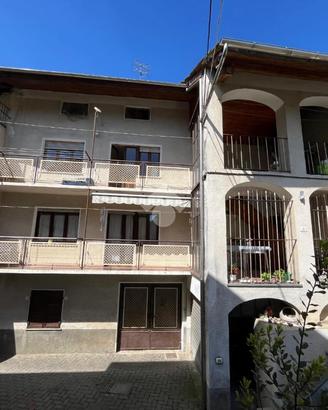 CASA SEMINDIPENDENTE A BROSSO