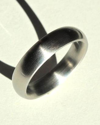 Xen - Anello in acciaio a fascia stondata