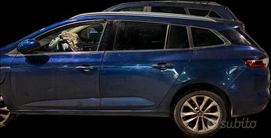 RENAULT MEGANE 2017 COLORE BLU SCURO