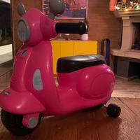 Vespa moto cavalcabile chicco rosa