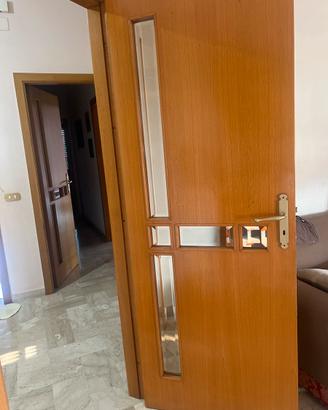 Porte in legno con inserti in vetro specchiato