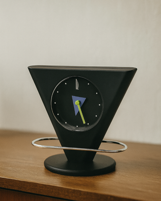 Orologio da Tavolo Vintage – Design Geometrico