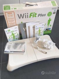 Wii fit plus mai usata con cavi e due telecomandi
