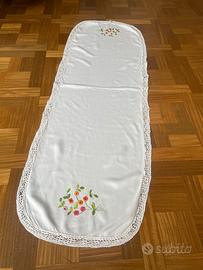 Runner tavolo vintage anni 60 ricamato a mano
