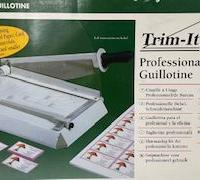 TAGLIERINA A GHIGLIOTTINA GBC TRIM-IT 3520