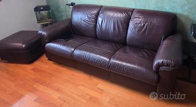 divano in pelle 3 posti con 2 pouf