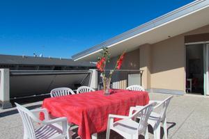 Attico con ampio terrazzo a due passi dal mare