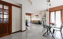 ampio-tre-locali-con-box-in-zona-semi-centrale