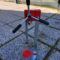 Tappatrice a colonna manuale 