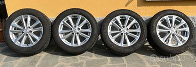 Cerchi in lega originali Nissan con pneumatici inv