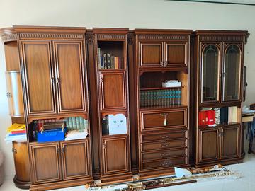 Mobile da soggiorno con 6 sedie, tutto in noce