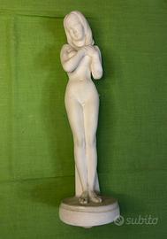 Statua femminile classica in gesso alabastrino
