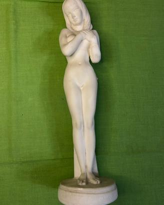 Statua femminile classica in gesso alabastrino
