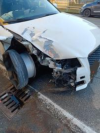 Audi A3 1.4tfsi del 2010 incidentata