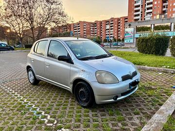 Toyota yaris 2002 affidabile economica