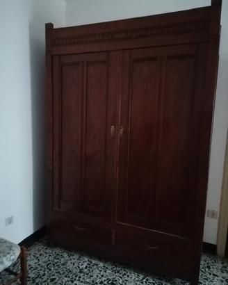 armadio antico in legno