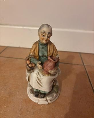 Statuina vintage in ceramica dipinta