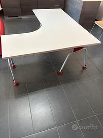 Scrivania angolare da ufficio