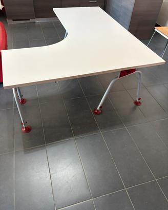 Scrivania angolare da ufficio