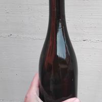 Bottiglie scure e bottiglioni 50 CENTESIMI l'una.