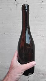 Bottiglie scure e bottiglioni 50 CENTESIMI l'una.