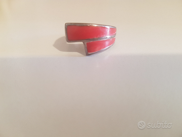 Anello in argento smaltato in rosso