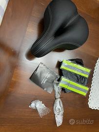 Sella MTB con fanale di scurezza.