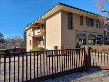Appartamento di 120 m² con 4 locali e box auto a R