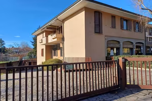 Appartamento di 120 m² con 4 locali e box auto a R