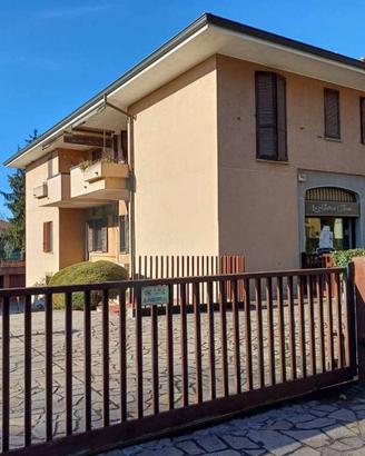 Appartamento di 120 m² con 4 locali e box auto a R