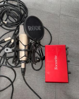 Scheda Audio scarlett  con microfono