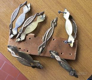 N° 6 antiche maniglie in ottone viti in ferro per