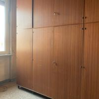 Armadio in legno composto da 2 blocchi